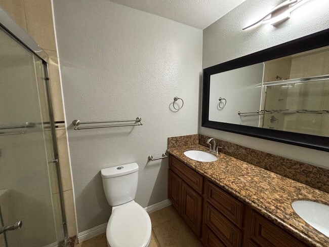 Building Photo - ***$500 Off the first months rent If you apply before the end of the January**** Beautiful and up...