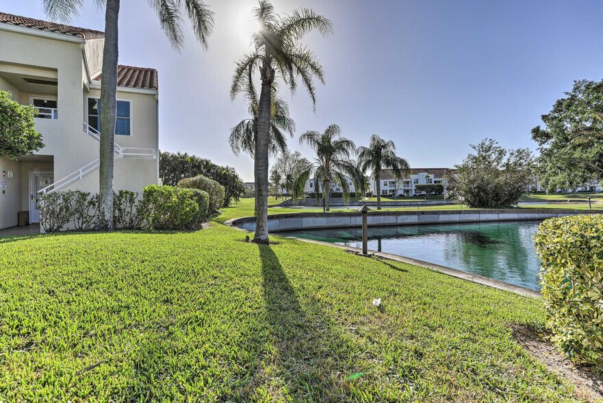 Building Photo - 6141 Bahia Del Mar Blvd S