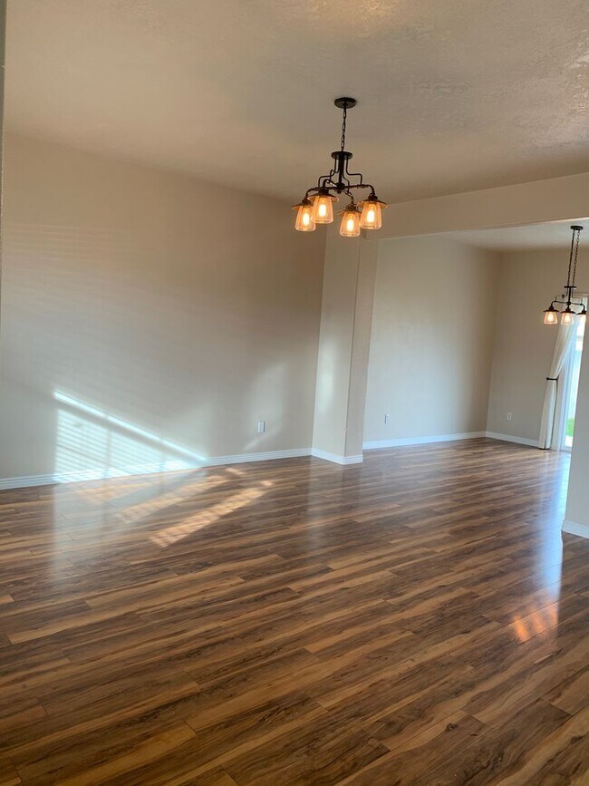 Building Photo - 10600 Avalon St