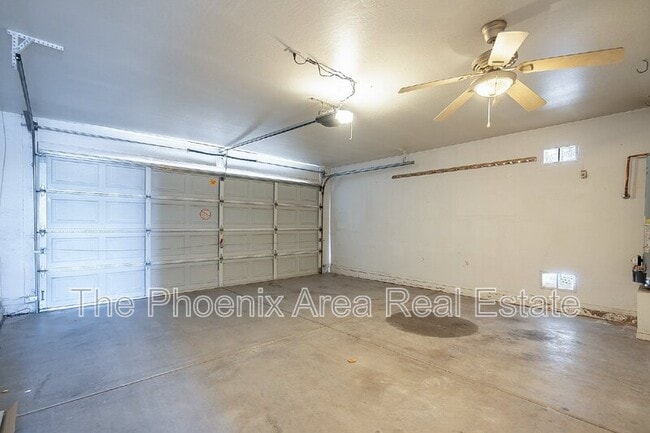 Building Photo - 1070 W Chilton Dr