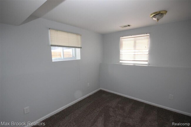 Building Photo - 2120 Daintree Ave
