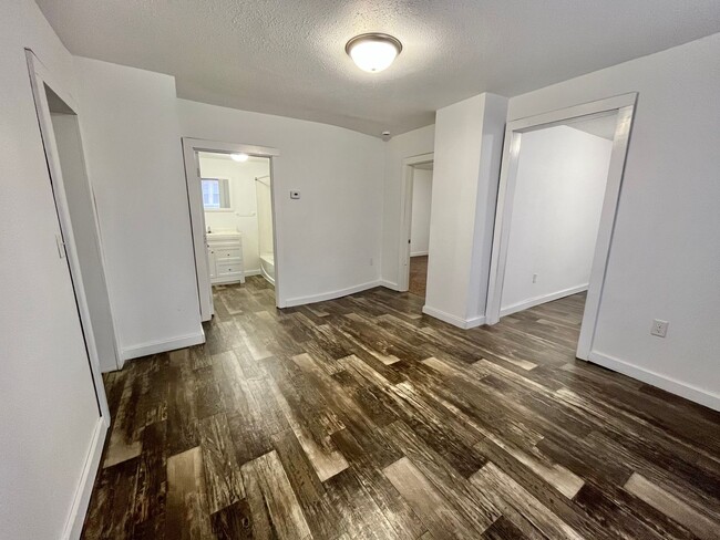 Building Photo - Affordable 3 Bed/1.5 Bath Near Downtown!