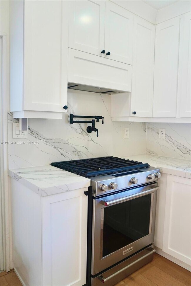 Building Photo - 2 NE 108th St