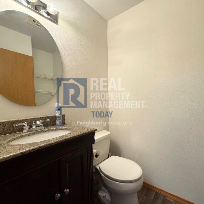 Building Photo - Akshanx LLC - 425/427 (Cascade Group - Sil...