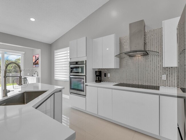 Building Photo - 933 Falling Water Rd