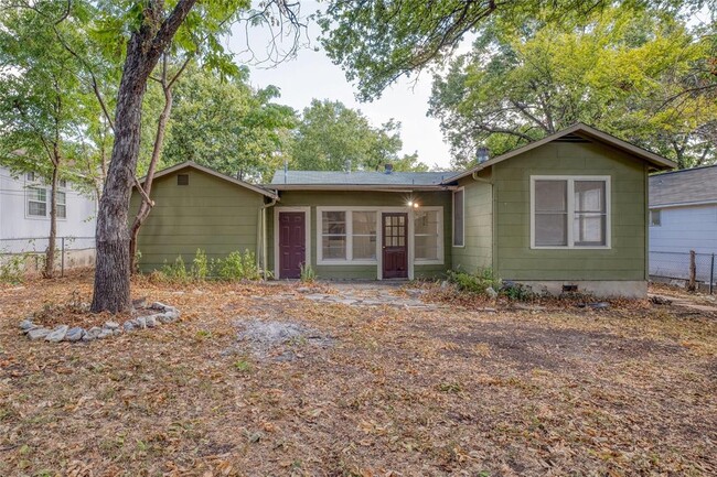 Building Photo - 611 Genard St