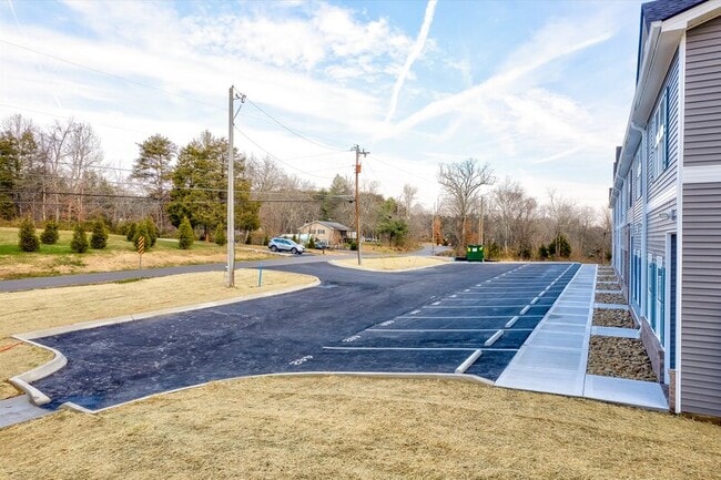 Building Photo - 454 E Norton Rd