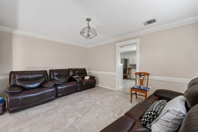 Building Photo - 11302 Hylander Dr