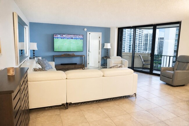 Building Photo - 2800 N Ocean Dr