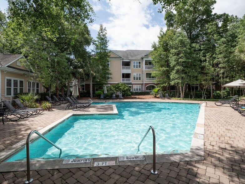 Building Photo - 500 Bucksley Ln