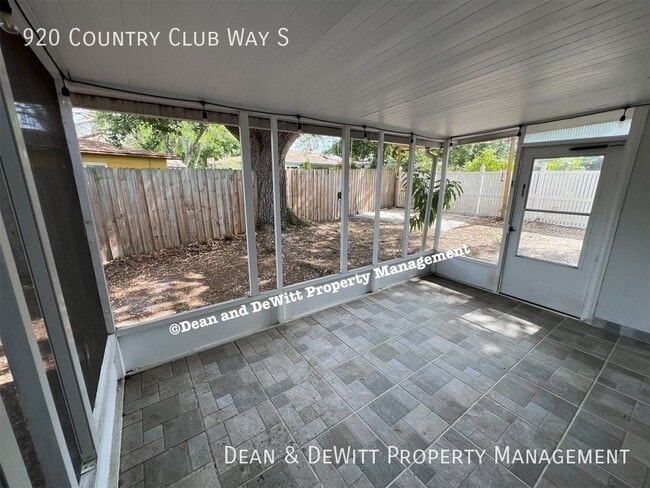Building Photo - 920 Country Club Way S