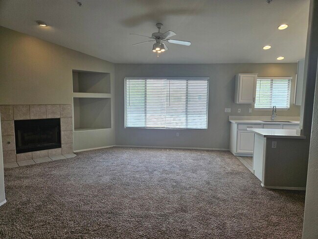 Building Photo - 7520 E Earll Dr