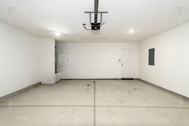 Building Photo - 1097 Hayward Lp
