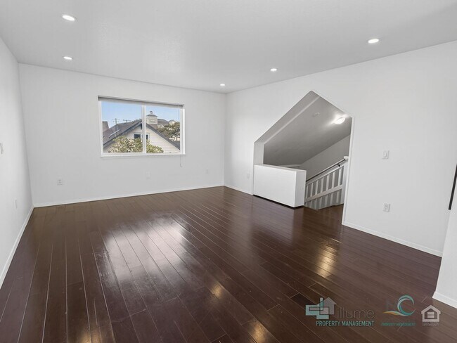 Building Photo - 849 1st Ave