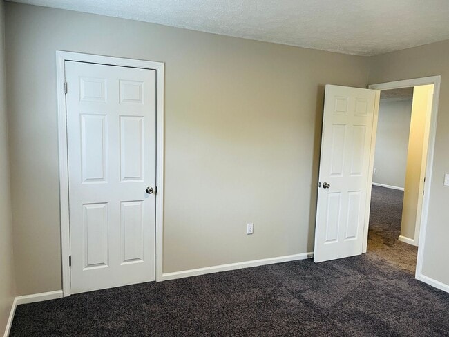 Building Photo - 1075 Eastview Rd NE