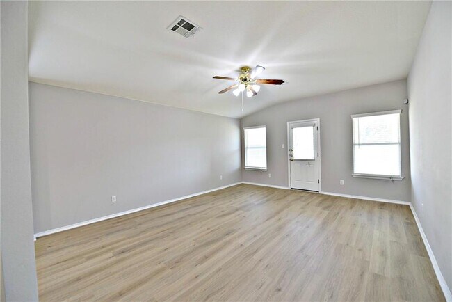 Building Photo - 510 Golden Gate Dr