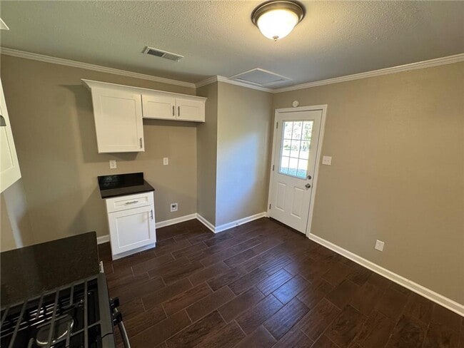 Building Photo - 401 Elmwood Dr