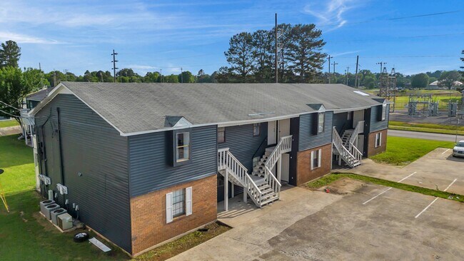 Building Photo - Affordable Newly Renovated Apartments in Decatur