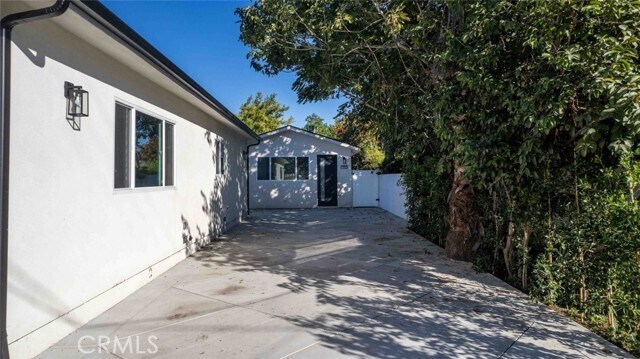 Building Photo - 6844 Cedros Ave