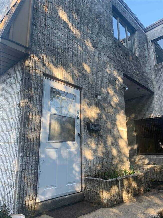 Primary Photo - 561 Lake Ave