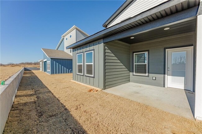 Building Photo - 1407 SW Poigai Wy