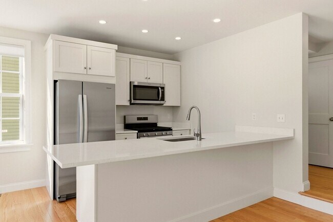 Building Photo - 13 1/2 Merrimac St