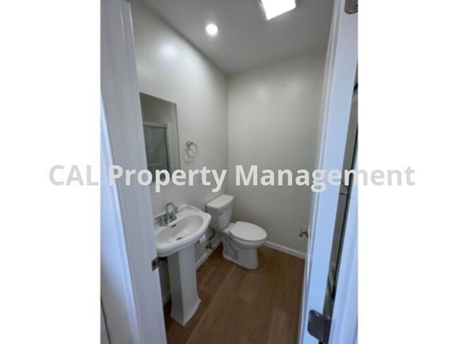 Building Photo - Burbank House for Rent in Great Location!