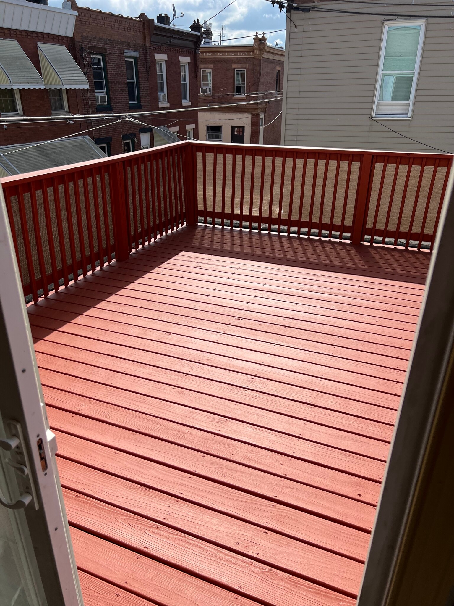 large patio deck - 3015 Belgrade St