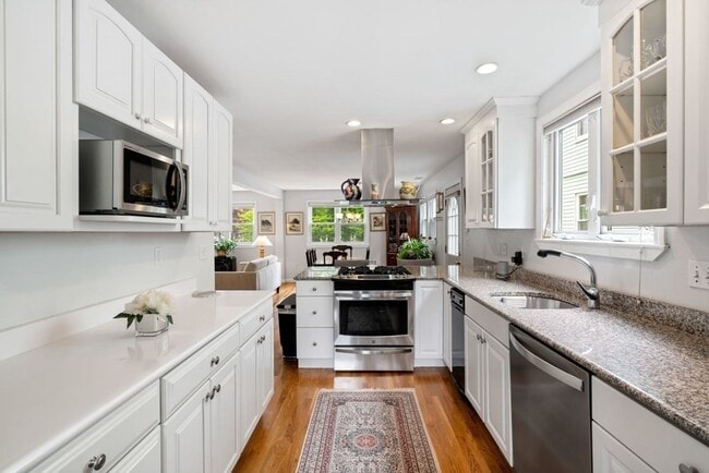 Building Photo - 45 Magoun St