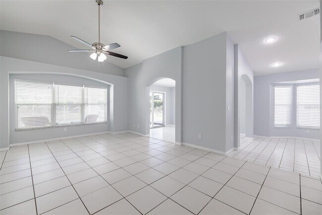 Building Photo - 1510 Oracle Dr