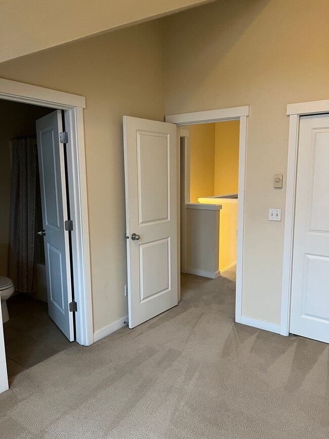 Building Photo - Ravenna Townhome