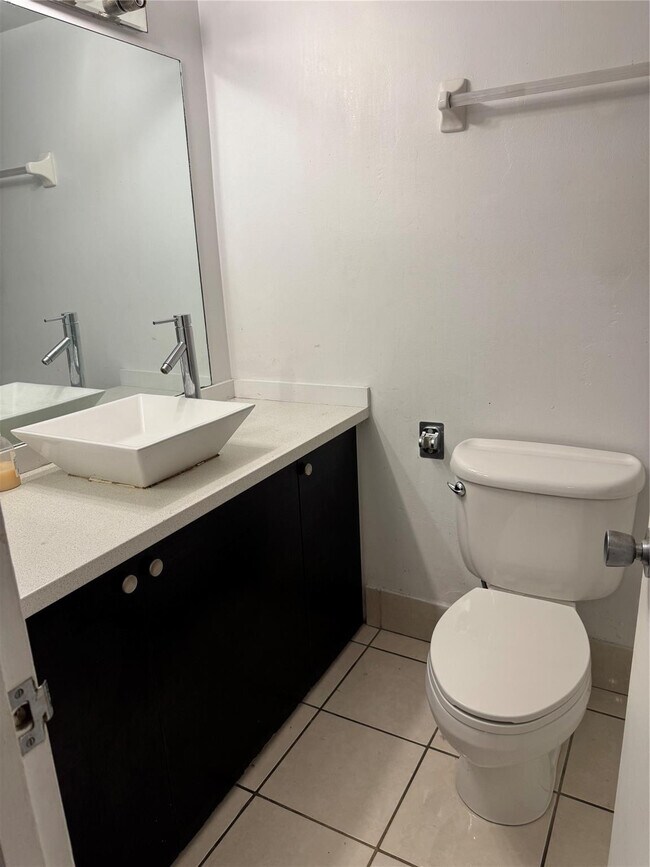 Building Photo - 6200 NE 22nd Way