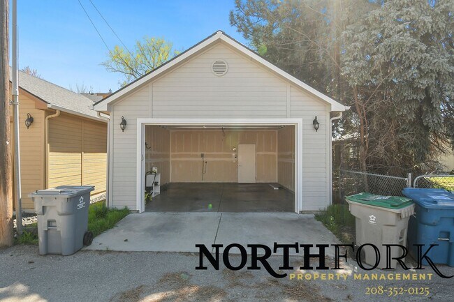 Building Photo - Fantastic Central Boise Home
