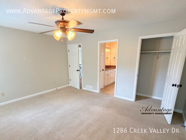 Building Photo - 1286 Creek Valley Dr