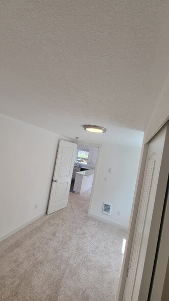 Building Photo - 1423 85th Dr NE