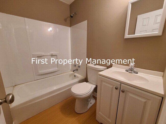 Building Photo - 2-bedroom Duplex