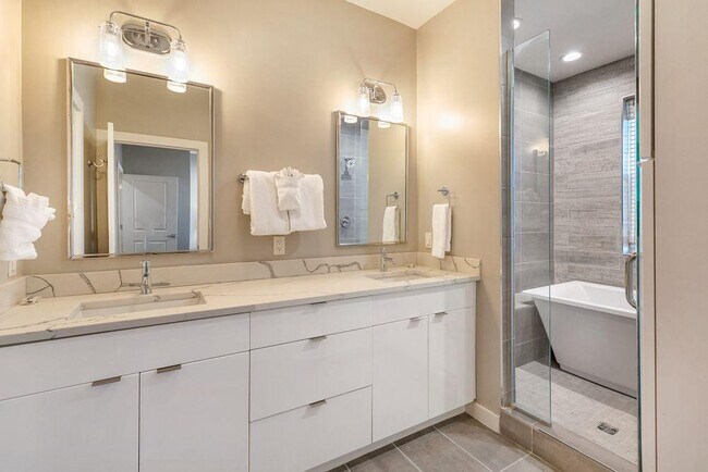 Building Photo - 3737 Bienville Ave