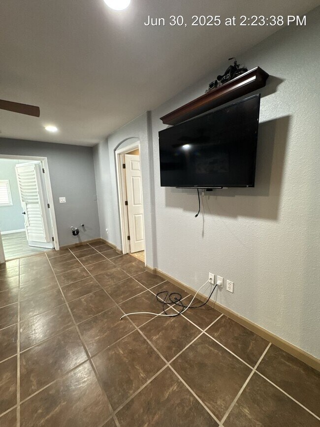 Building Photo - 3969