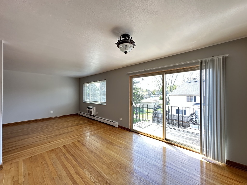 Building Photo - 1639 Oakwood Ave