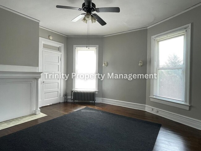 Building Photo - 628 Mulberry Ave