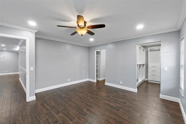 Building Photo - 5820 NW 56th Pl
