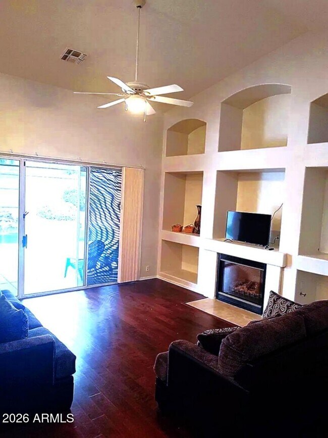 Building Photo - 741 SOHO Pl