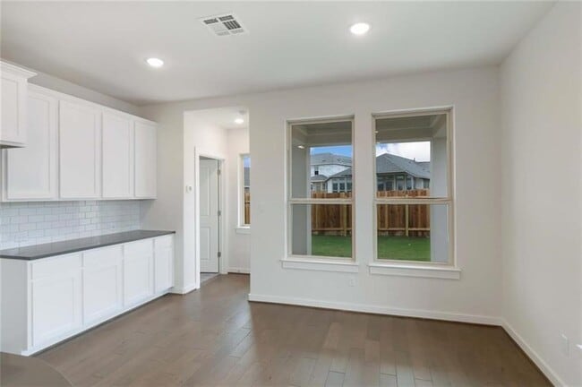 Building Photo - 205 Rosebush Dr