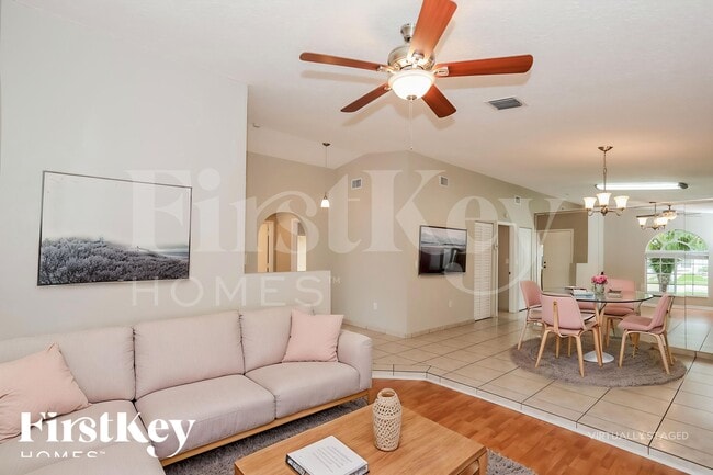 Building Photo - 15565 SW 138th Ave