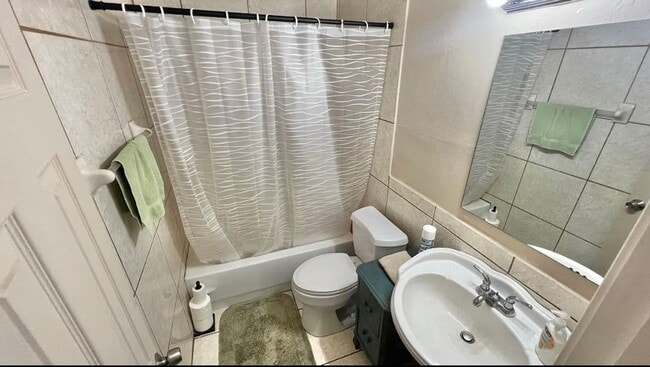 Building Photo - PRE- LEASING NOW for 2 bed 2 bath updated ...