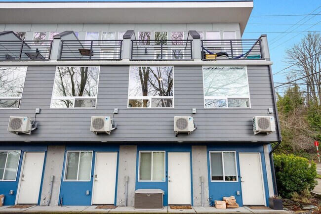 Building Photo - 3843 20th Ave SW