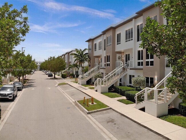 Building Photo - 10255 NW 63rd Terrace