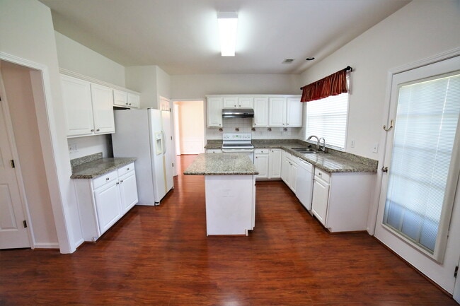 Building Photo - 8305 Grenadier Trl