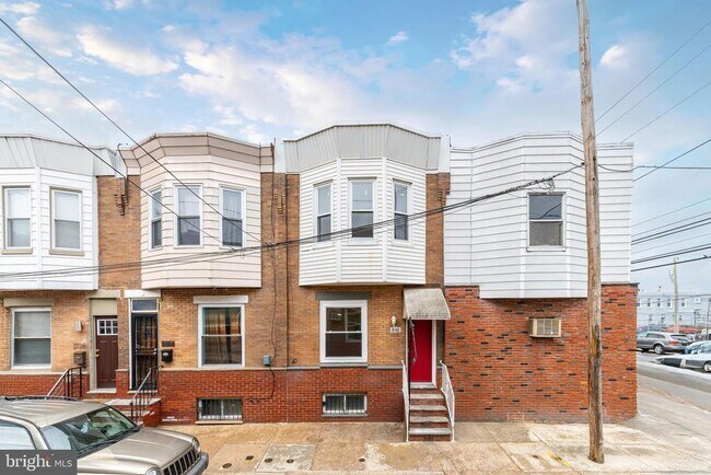 Building Photo - 2102 S Opal St