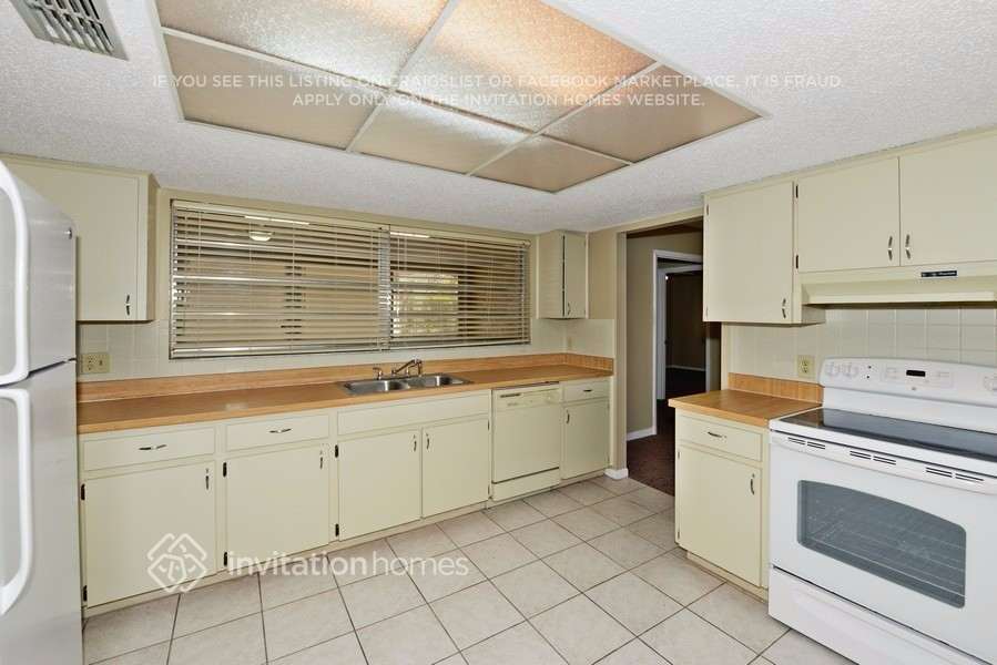 Building Photo - 407 Oriole Cir